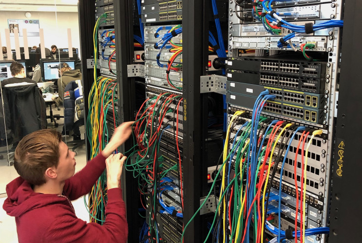 SIGN: Special Interest Group Networking