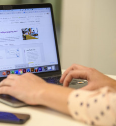 Laptop met SURF website