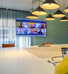 Videobellen in vergaderzaal
