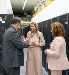 Koningin Máxima opent supercomputer voor Nederlandse wetenschap