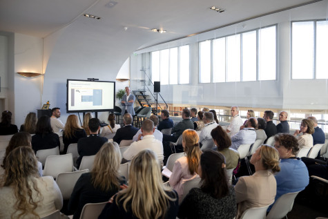 zaal tijdens parallelsessie van inkoop connect