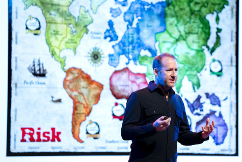 Keynotespreker Kees Verhoeven op het podium