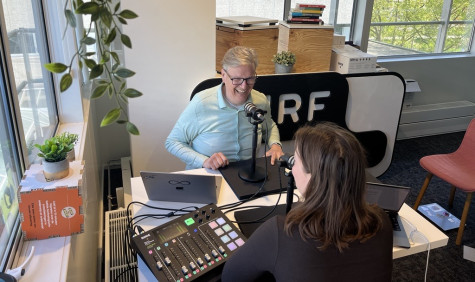 podcastopname in de SURFstudio met Harold Teunissen en Eva van Dam