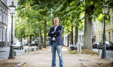 Jan-Tjitte Meindersma buiten gefotografeerd in Maastricht