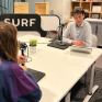 podcastopname in de SURFstudio met Sanne Koenen en Ronald Stolk