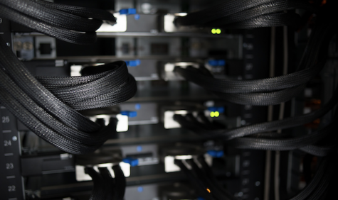 Computerbord closeup met aansluitingen