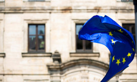 Europese vlag waait in de wind