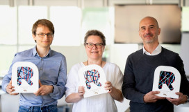 Raoul Schram, Renate Mattiszik en Ernest Boskovic poseren met de awards.