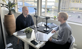 podcastopname met Albert Hankel (links op foto) en Niels Weijers (rechts op foto).