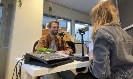 podcastopname in de SURFstudio met Arnout Terpstra en Sanne Koenen