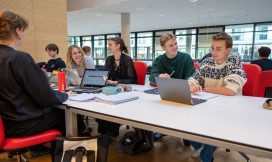 studenten op de uva aan het werk