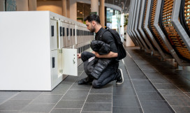 Man knielt bij kluisje op de UvA