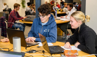 Studenten met laptop