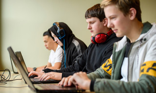 studenten achter laptop