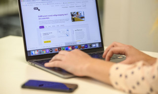 Laptop met SURF website
