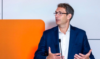 Nathan Ducastel spreekt tijdens seminar over publieke waarden