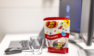 Zak Jelly beans op het bureau