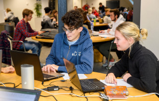 Studenten met laptop