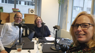 podcastopname met Estella Griffioen, Thomas Esman en Merel de Boer