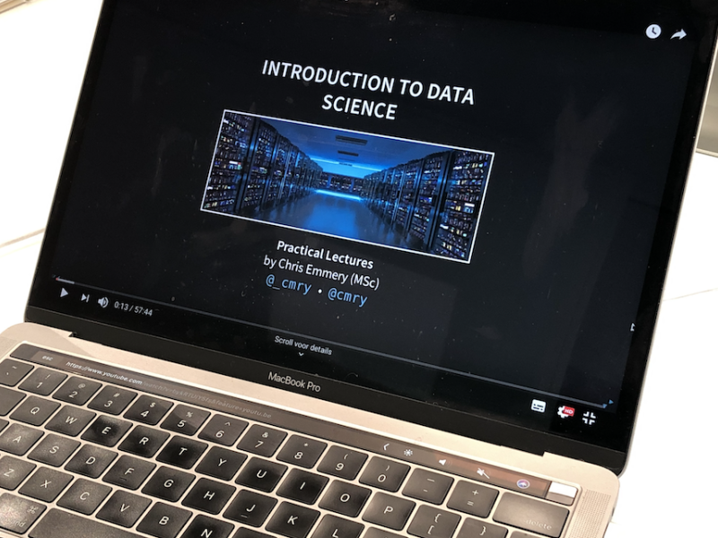 Computer met eerste online college data science