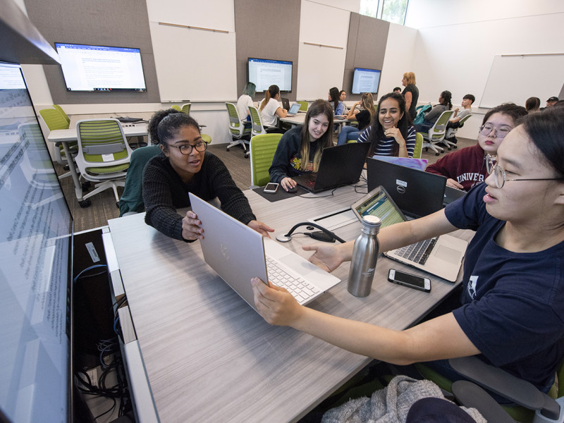 studenten aan het werk in een active learning space