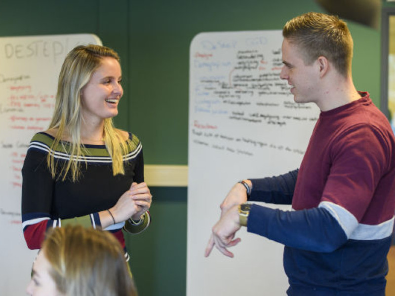Studenten in gesprek