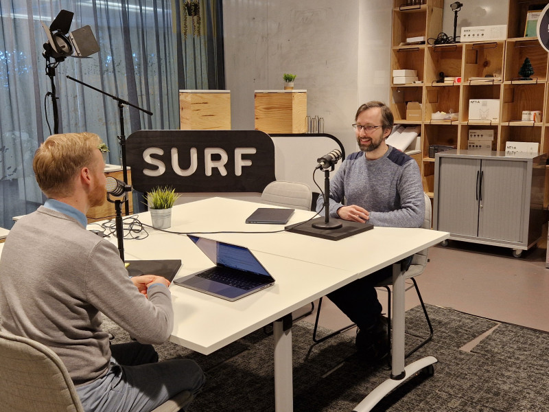 podcastopname in de SURFstudio met Niels Weijers en Wojciech Kozlowski