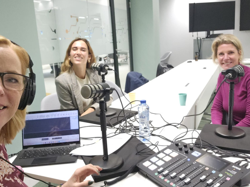 podcastopname met Estella Griffioenmet Sam Neijman en Meike Kerkhofs-Welkenhuizen