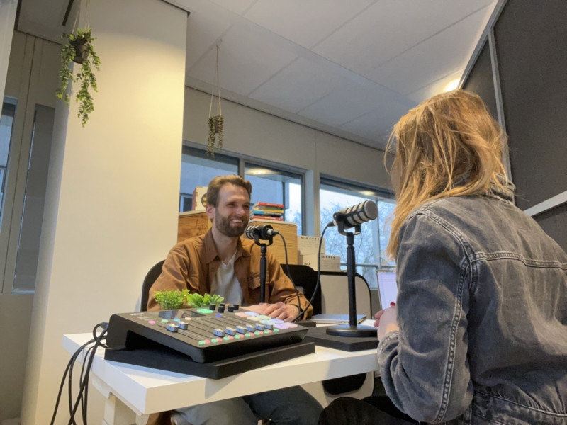 podcast recording in the SURFstudio with Arnout Terpstra and Sanne Koenen