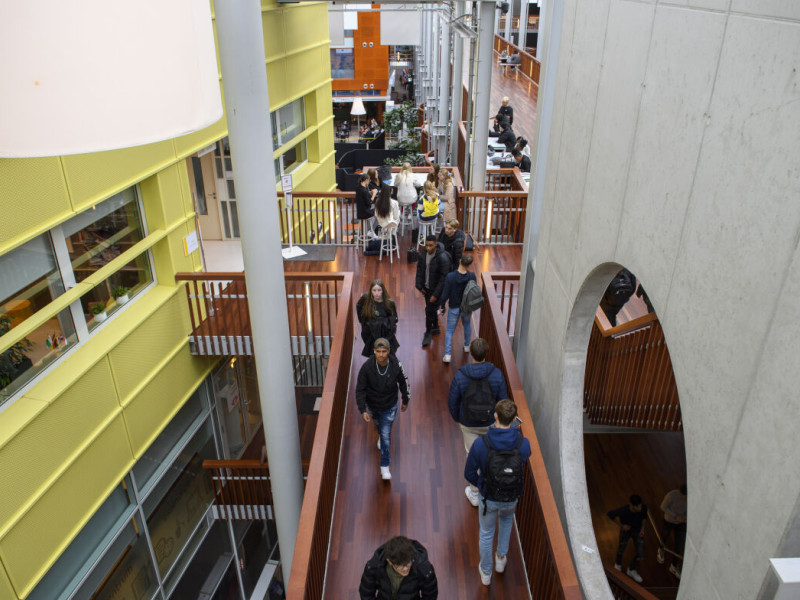 Gang met lopende mbo studenten 