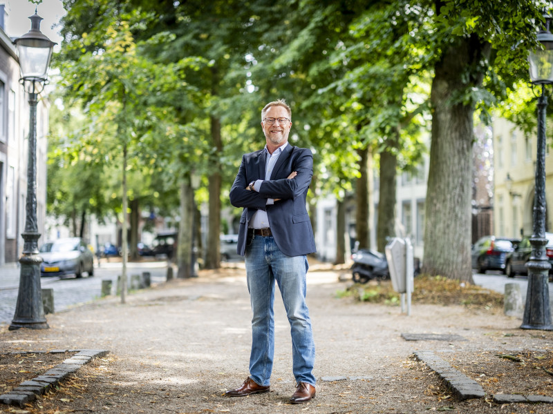 Jan-Tjitte Meindersma buiten gefotografeerd in Maastricht