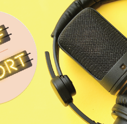 microfoon met koptelefoon en logo van podcast SURF Short