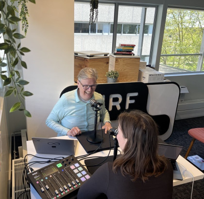 podcastopname in de SURFstudio met Harold Teunissen en Eva van Dam