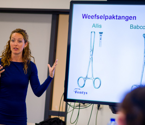 Marja Versantvoort geeft les